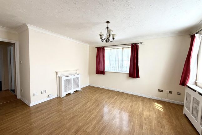 Flat 2, Bellingham Court, Wanderer Drive, Barking photo 3