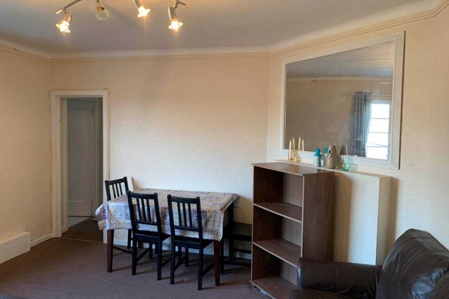 16, West Lodge Court, London photo 3
