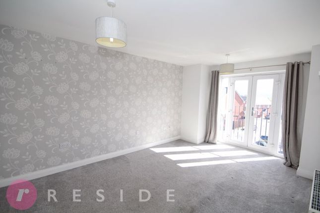 Flat for sale in Turnpike Close, Shawclough, Rochdale