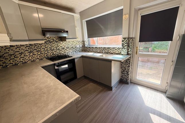 67, Gauden Road, Stourbridge photo 3