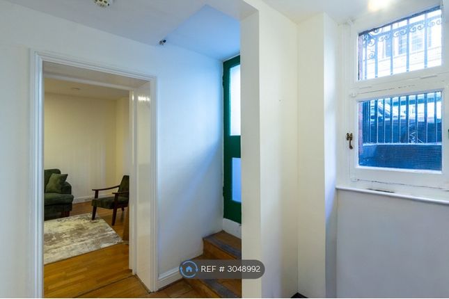 D Hans Crescent, London photo 3