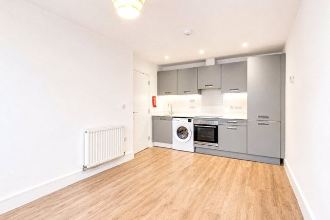 2-bed flat on Dupli Flat 2, Shield House,, Elizabeth Way, Essex, £1,200/mo