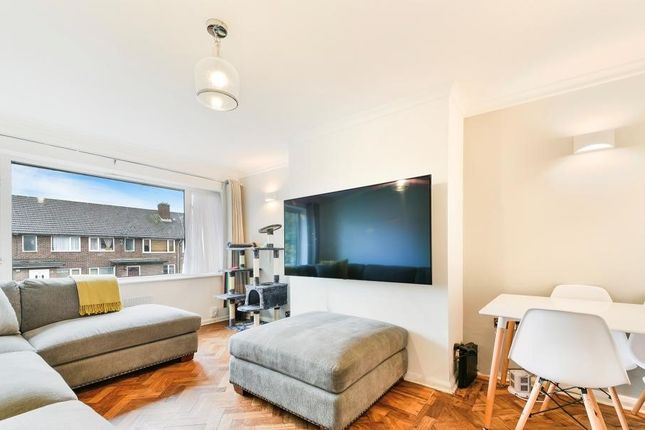 13 vineyard Road, Feltham photo 2