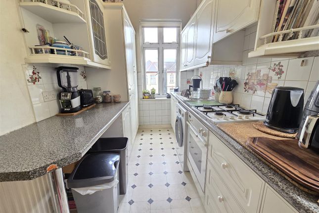 10A, Kenton Avenue, Harrow photo 2