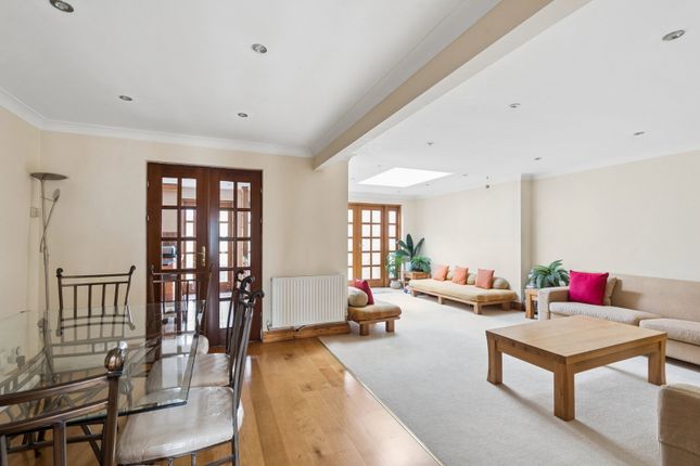 82, Marsworth Avenue, Pinner photo 3