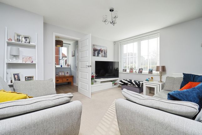 Meadow Crescent, Nottingham photo 4