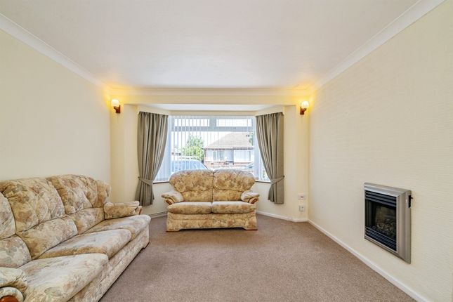 35, Lynn Grove, Great Yarmouth photo 3