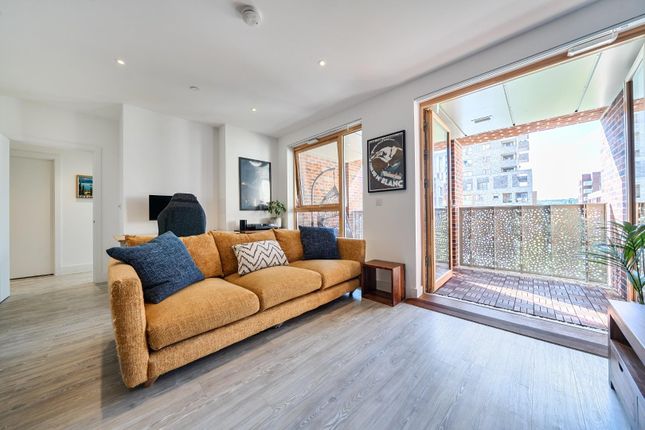 Flat 20 Starling Court, 1, Nest Way, London photo 4