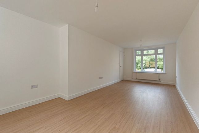 34 Roding Close, Newport photo 5