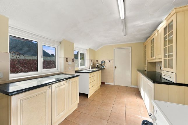 33 Sutton Road, Newport photo 2