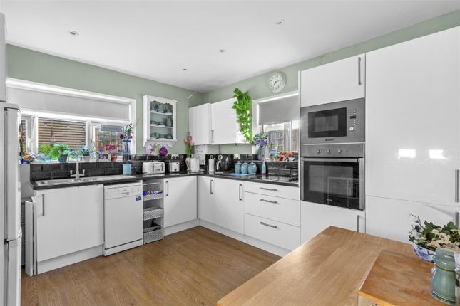 Orchard House,, Pond Approach, Holmer Green High Wycombe photo 4
