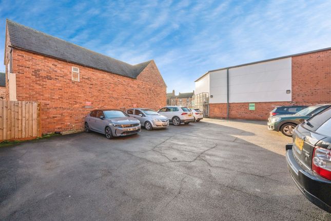 Flat 3, Hedley House, High Street, Uttoxeter photo 2