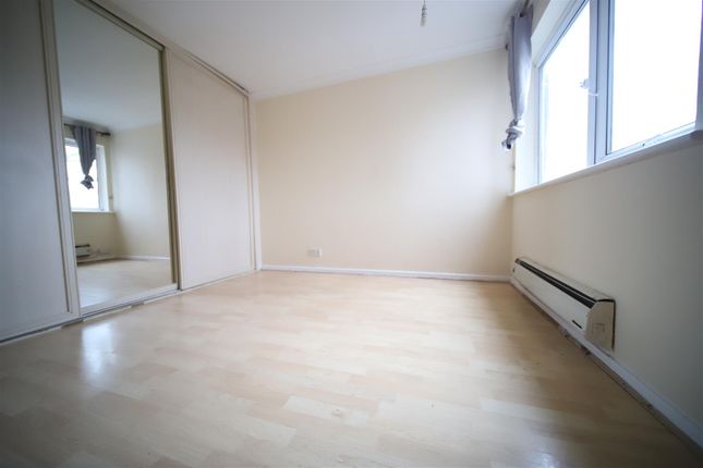Flat to rent in Hertford Road, Enfield