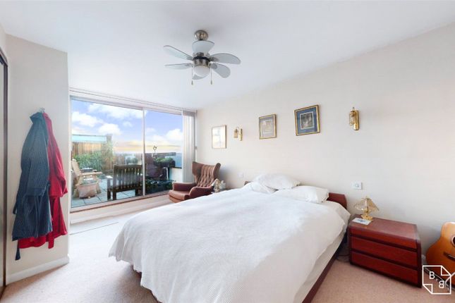 Flat for sale in Maybourne Grange, Turnpike Link, Croydon