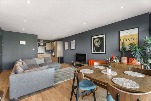 8/2, Western Harbour Terrace, Edinburgh photo 4