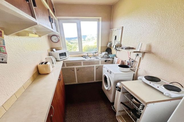 12, Castlecroft Avenue, Bolton photo 4