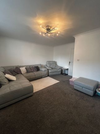 5 Old Station Court, Heckmondwike photo 5
