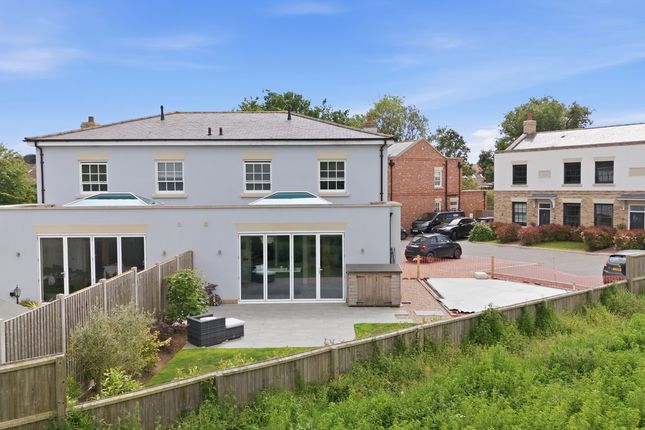 7, Hunters Court, Manningtree photo 3