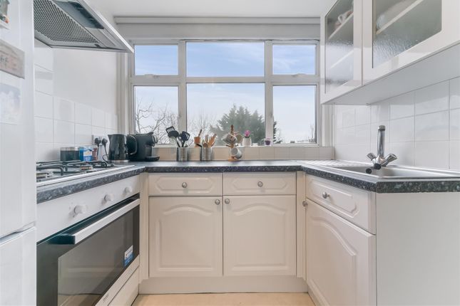Studio for sale in Robinson Road, Colliers Wood, London