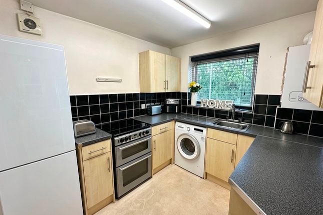 127 Hamilton Drive, Romford photo 2