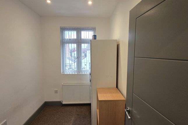 Flat 2, 17, Dane Road, Southall photo 3