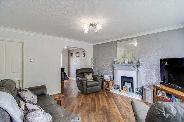 2, Hammerton Farm Avenue, Wakefield photo 4
