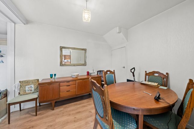 7 Greendale Crescent, Leigh photo 4