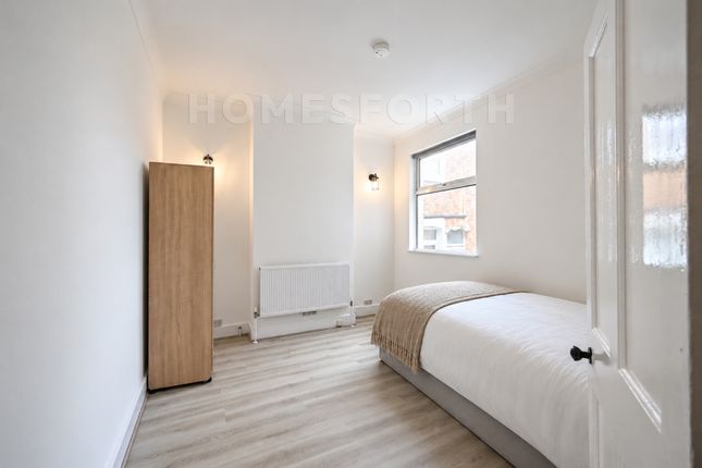 Greenford Avenue, London photo 3