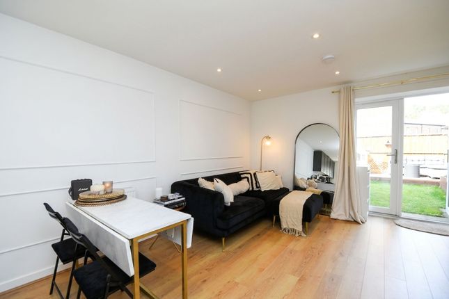 86 Ribot Walk, Salford photo 4