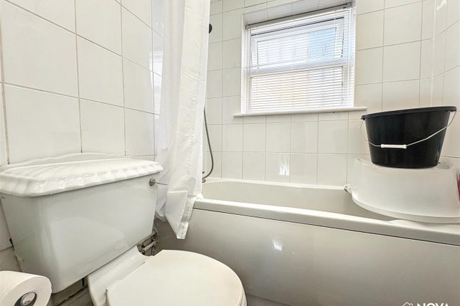 8, Napier Road, Luton photo 4