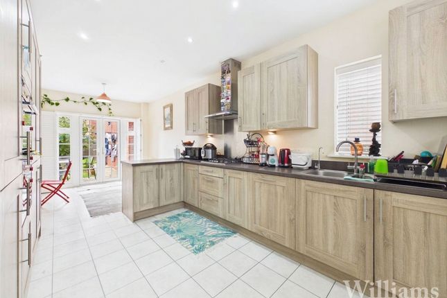 44 Siddington Drive, Aylesbury photo 2
