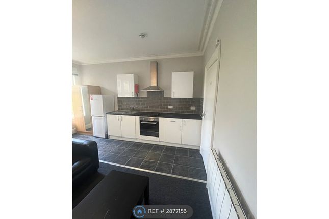 Studio flat on Conference Rd Armley, Leeds, £650/mo