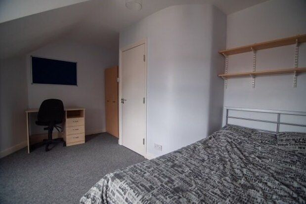 Room to rent in Cowlishaw Road, Sheffield
