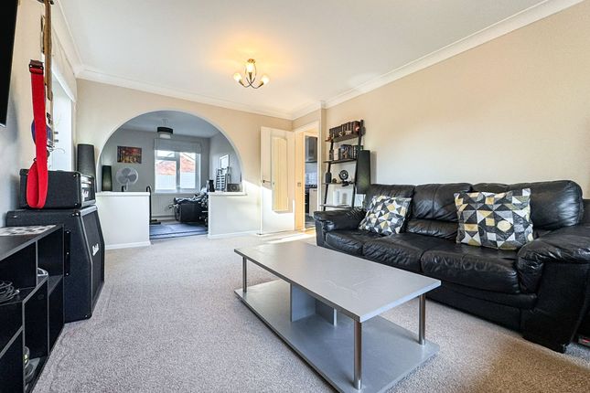 51 Calbourne Drive, Reading photo 2