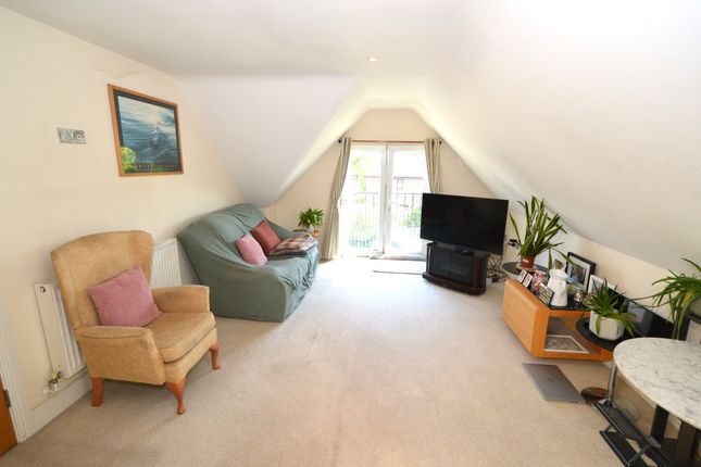 Flat 8 Rowan Court 11 London Road, Bagshot photo 2