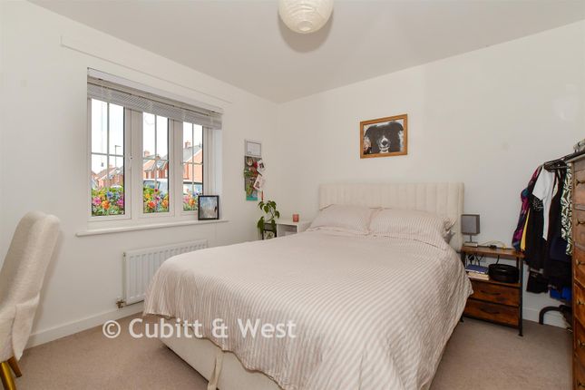 36, New Bridge Road, Cranleigh photo 3