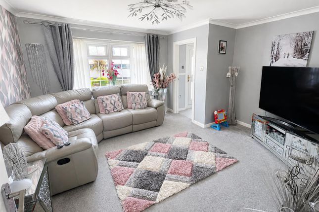 4, Clos Vernon Watkins, Swansea photo 2