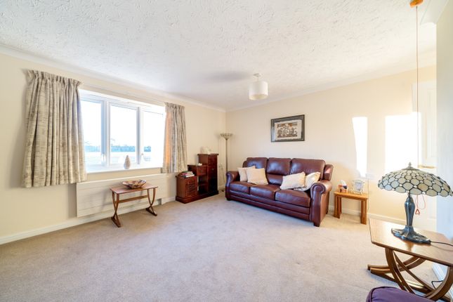 Flat for sale in Udney Park Road, Teddington