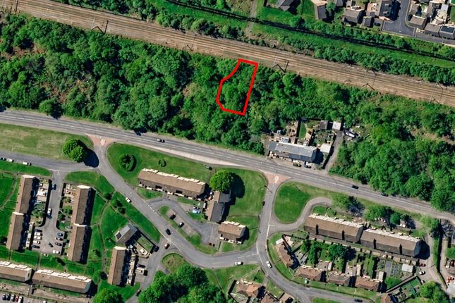 Studio terraced on Canal Road, Aberdare, £4,000
