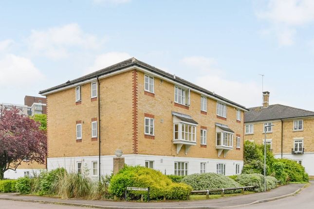 Flat to rent in Chipstead Close, Sutton