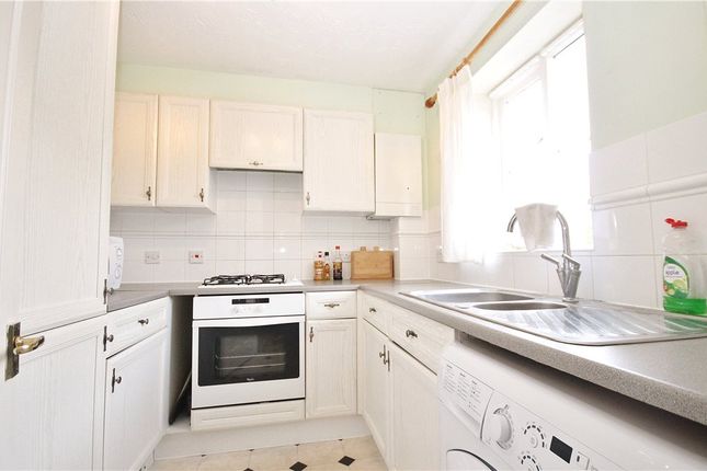 23, Nightingale Shott, Surrey photo 3