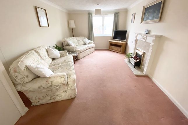40 Hudsons Court, Darkes Lane, Potters Bar photo 2