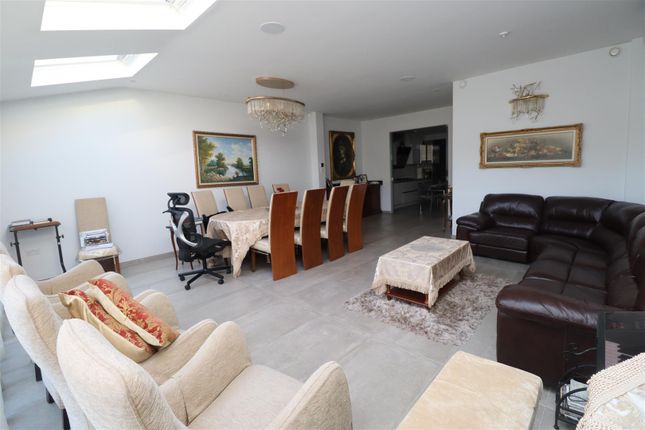 13, Gainsborough Gardens, London photo 4