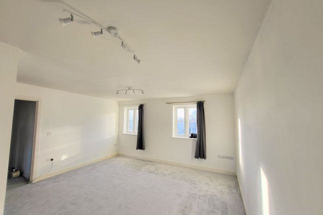 42, Vincent Way, Martock photo 4