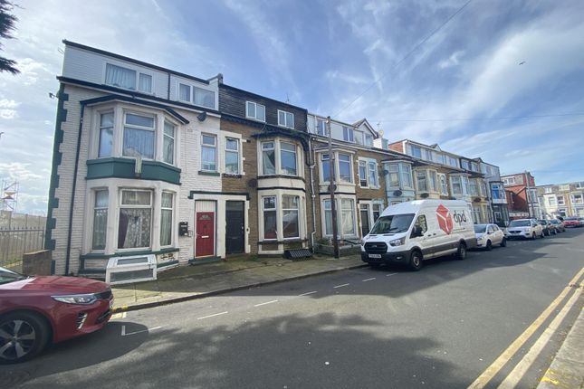 15 Flats 1-6, Windsor Avenue, Blackpool photo 3