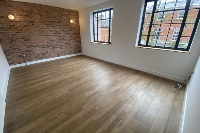 Thumbnail Flat to rent in High Street, Stone
