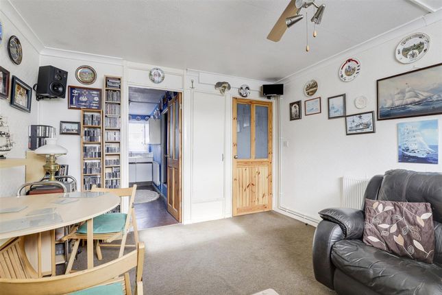 29 Abercarn Close, Nottingham photo 3