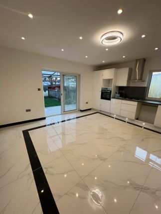 28, Sydney Grove, London photo 3