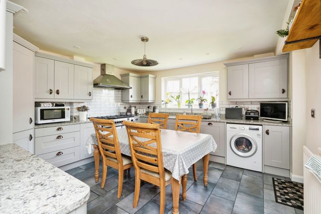 94, Alan Avenue, Norwich photo 4