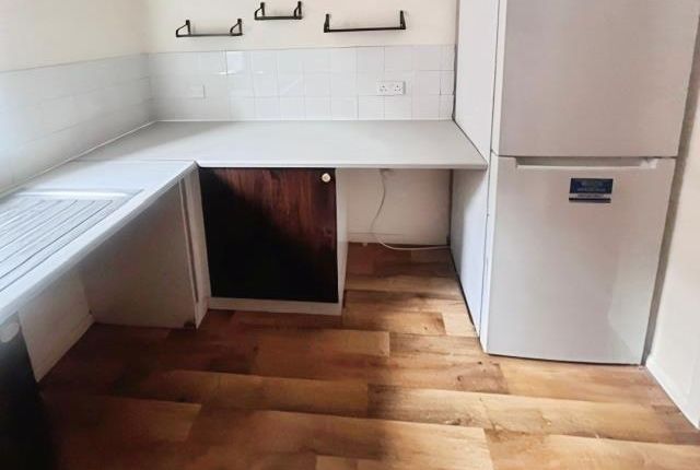 Flat 26 Sinclair Gate, Griffiths Acre, Aylesbury photo 4